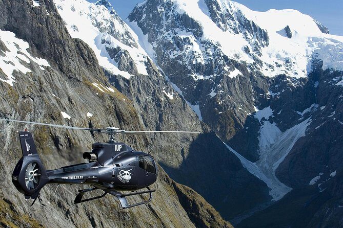 Milford Sound and the Glaciers Helicopter Tour including Landing from Queenstown - An Unforgettable Helicopter Flight Over Milford Sound and Glaciers from Queenstown