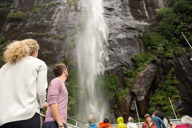 Milford Sound Coach & Extended Cruise from Queenstown - A Deep Dive into the Milford Sound Coach & Extended Cruise Tour
