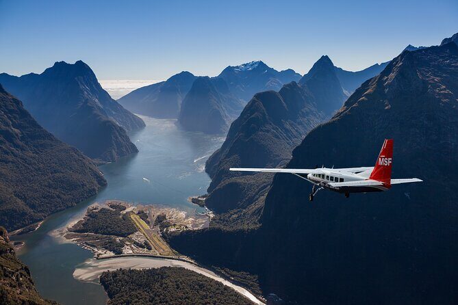 Milford Sound Scenic Flight from Queenstown - An In-Depth Look at the Milford Sound Scenic Flight Experience