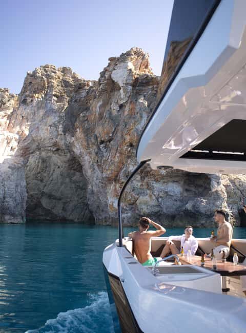 Milos: Small Group Yacht TourKleftiko Sarakiniko Poliegos - FAQ