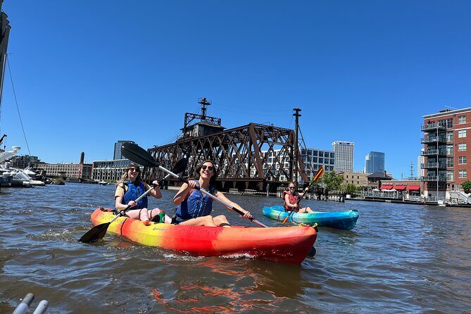 Milwaukee Cheese Curd Kayak Tour - Key Points