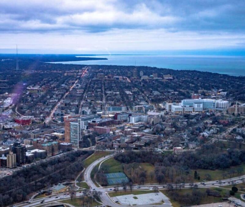 Milwaukee: Helicopter Rides Over Downtown & Lakefront - FAQ