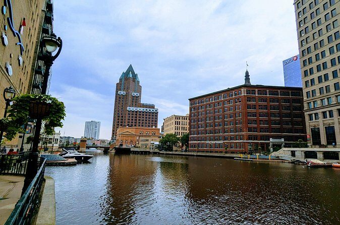 Milwaukee Scavenger Hunt Walking Tour and Game - The Sum Up: Who It’s Best For