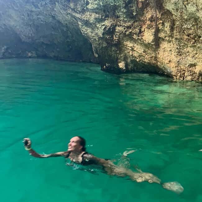 Mineral Spring, Herb Farm, Seven Mile Beach and Ricks Cafe - Key Points