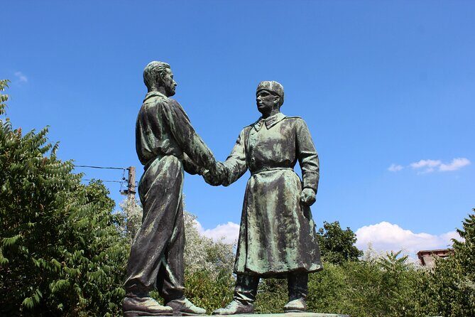 Minivan to Communist Statues and Memento Park with Live Guide - Exploring Budapest’s Communist Past: Minivan to Communist Statues and Memento Park with Live Guide