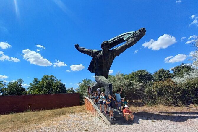 Minivan to Communist Statues and Memento Park with Live Guide - Key Points