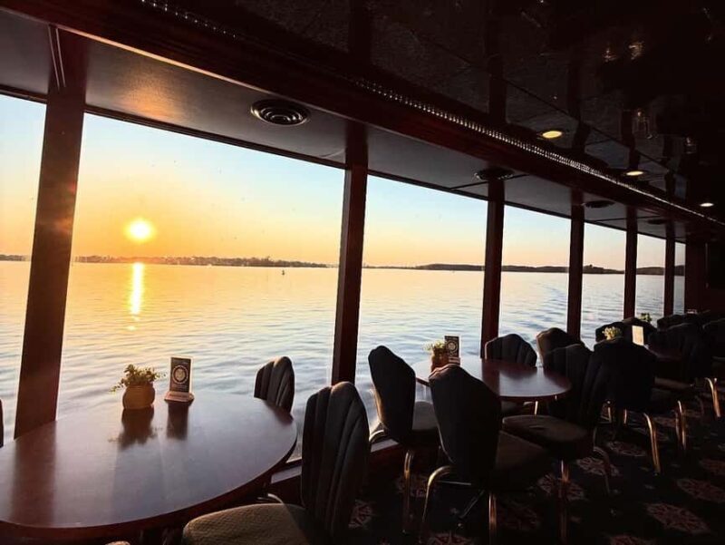 Minneapolis: Lake Minnetonka Boat Cruise with Narration - The Sum Up