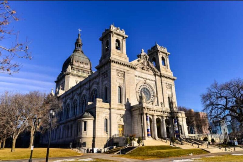 Minneapolis: Private Family-Friendly Walking Tour - Minneapolis Sculpture Garden