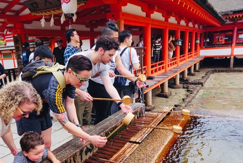 Miyajima Half-day Trip Historical Walking Tour - Lunch and the pleasure of eating locally