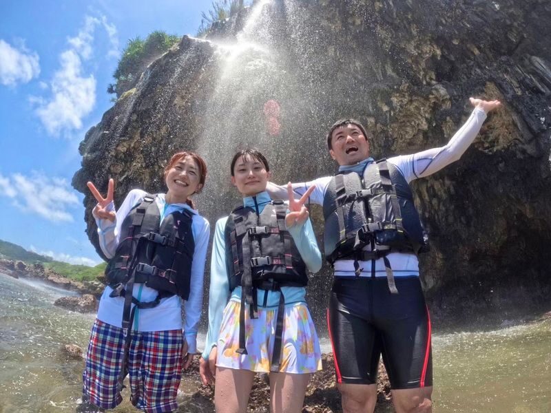Miyako Island Complete Conquest Plan (SUP x Snorkeling x Caving x Canoe) Experience (Okinawa) - Taking a real lunch break