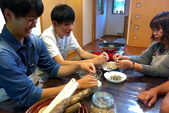 Miyazaki's local cuisine experience Let's make cold soup and chicken Nanban! Super Local Food Cooking! - Discover Miyazakis Flavors: Making Cold Soup and Chicken Nanban
