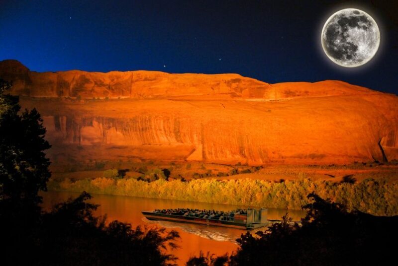 Moab: Colorado River Dinner Cruise with Music and Light Show - Key Points