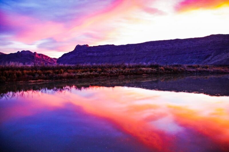 Moab: Colorado River Dinner Cruise with Music and Light Show - The Scenic Boat Ride