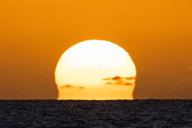 Moanas Luxury semi-private Sunset Cruise on Nalu - A Relaxing Sunset Sail with Stunning Views and Marine Wildlife