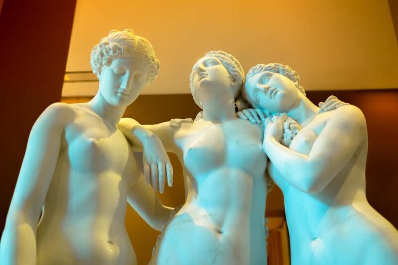 Mona Lisa & Treasures: 6-people Max Louvre Experience - Discovering the Louvre with a Personal Touch