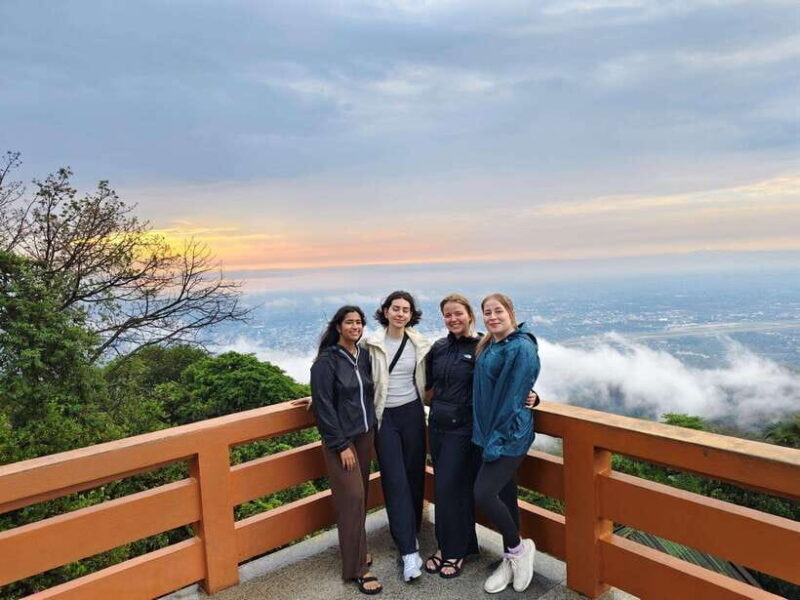 Monk trails hike, Wat Phalat, Monk chanting, Wat Doi Suthep. - Key Points