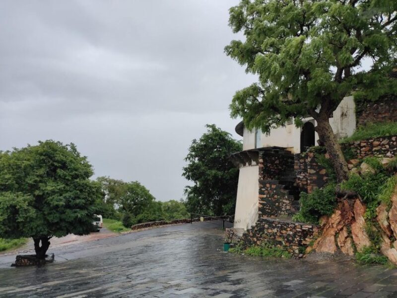 Monsoon Palace (Sajjangarh) E-bike Trail - Exploring the Palace Grounds and Surroundings