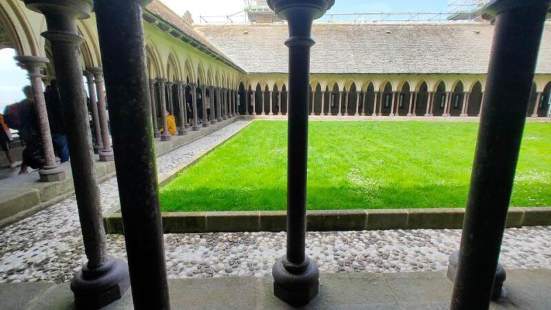Mont-Saint-Michel: Private Guided Tour with Abbey Entrance - Visiting the Abbey: A 1-Hour Exploration