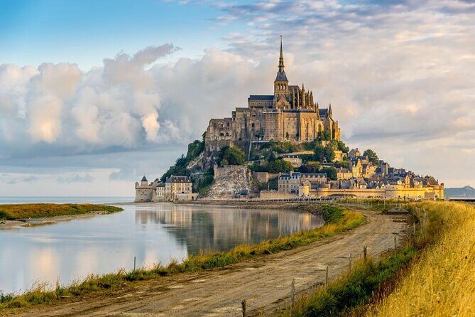 Mont-St-Michel: Shared Tour (10 max) "Abbey Ticket Included" - A Personal Look at the Mont-St-Michel Shared Tour with Abbey Ticket