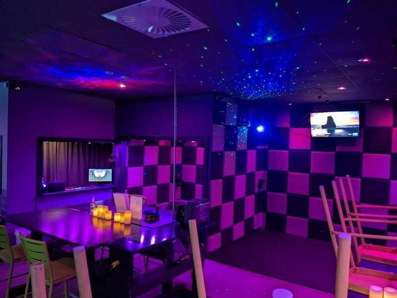 Mont-Tremblant: VR Arcade - Game Station - Why It Works Well for Different Travelers