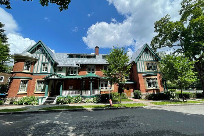 Montcalm & St. Jean Baptiste districts walking tour (2,5h) - FAQ