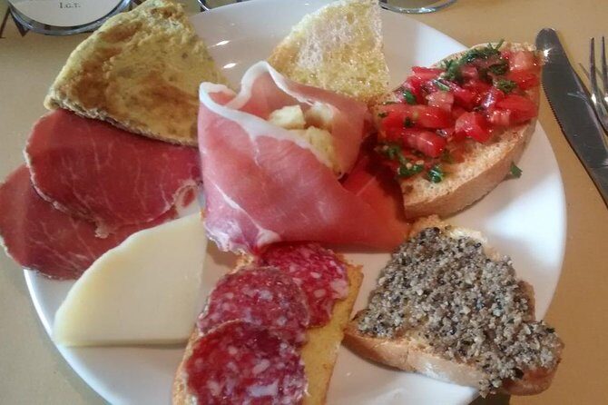 Montefalco: Winery and Oil Mill Tour in with Light Lunch - A Genuine Dive into Montefalco’s Wine and Olive Oil Traditions