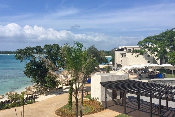 Montego Bay Airport Private Taxi to Royalton Negril - Key Points