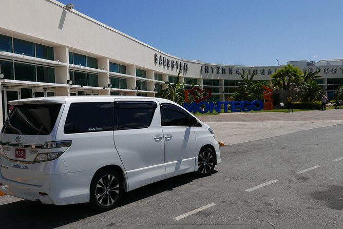 Montego Bay Airport Transfer to Hilton Rose Hall - Smooth Sailing from Montego Bay Airport to Hilton Rose Hall