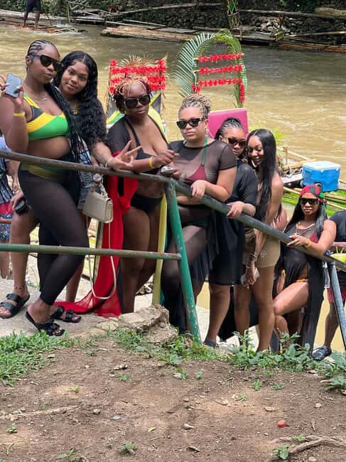 Montegobay: Rafting Tour with Limestone Massage - A Close Look at the Experience