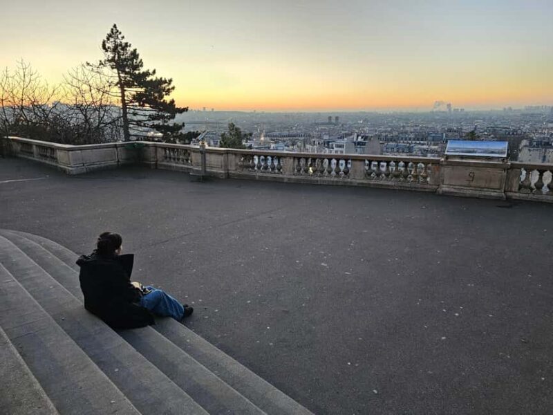 Montmartre Before the Crowds: Walk Tour & Breakfast - Key Points
