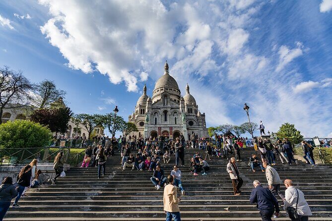 Montmartre guided walking tour with local guide in small group - Exploring Montmartre: What You Can Expect
