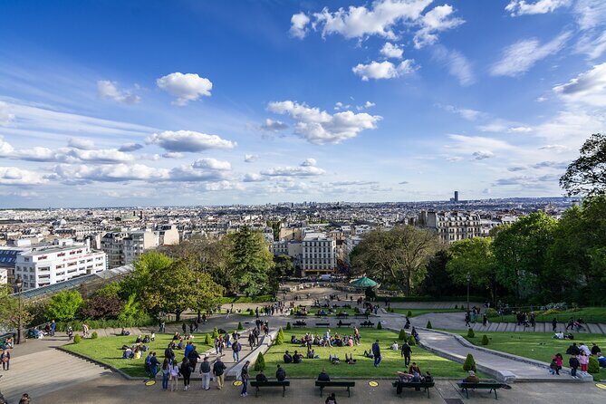 Montmartre guided walking tour with local guide in small group - Stop 1: Le Mur des Je taime