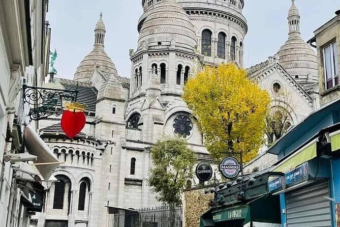 Montmartre guided walking tour with local guide in small group - Stop 2: La Bateau-Lavoir
