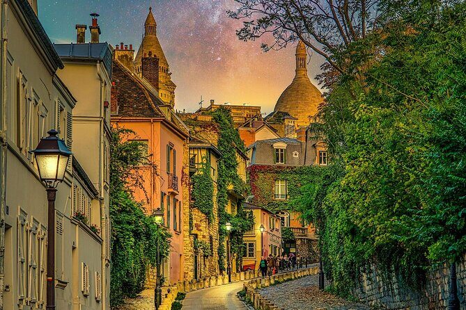 Montmartre guided walking tour with local guide in small group - Stop 4: La Petite Maison Rose