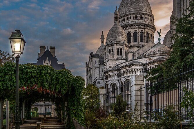 Montmartre guided walking tour with local guide in small group - The Experience: What Makes It Special
