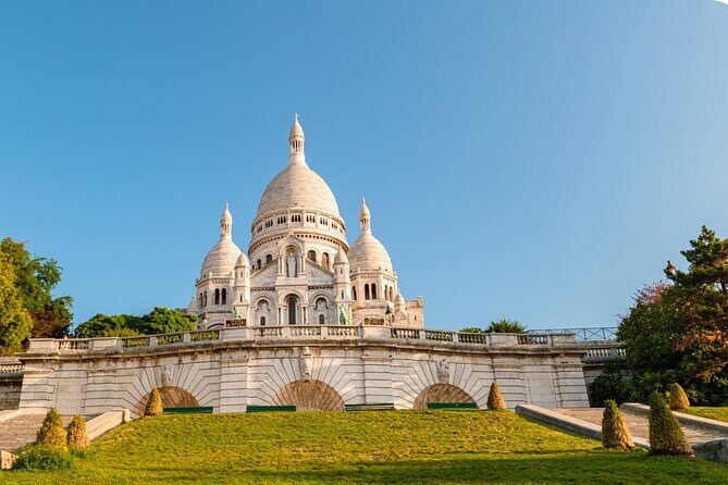 Montmartre Scavenger Hunt and Highlights Self-Guided Tour - Key Points