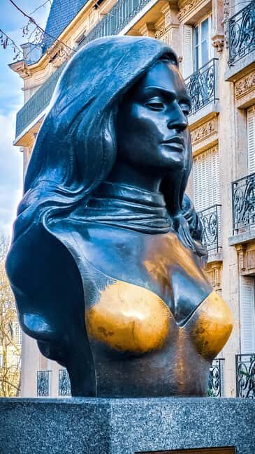 Montmartre: Semi Private Guided Stroll in Bohemian Paris - The Sum Up