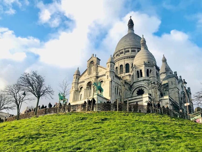 Montmartre. The artist village+its unique charm. My hood. - Authentic Experiences and Genuine Insights