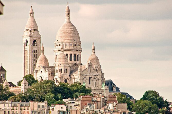 Montmartre Walking Tour Cultural Charm and Tasty Treats - Discovering Montmartre: A Walk through Paris’s Artistic Heart