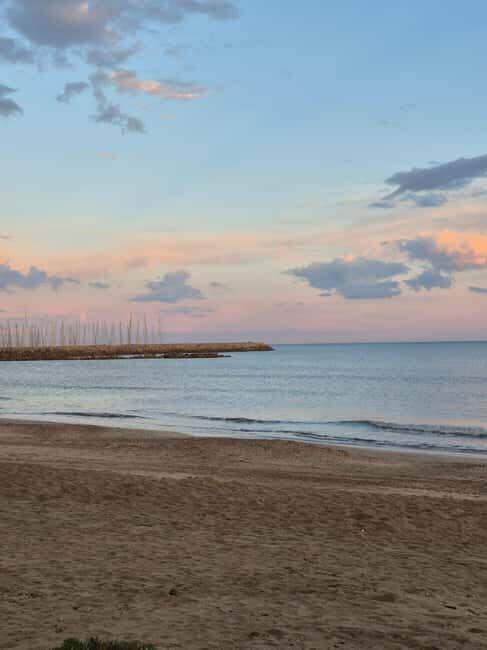 Montpellier (34): Personalized yoga classes at home or on the beach - A Fresh Take on Relaxation in Montpellier: Personalized Yoga by Marine