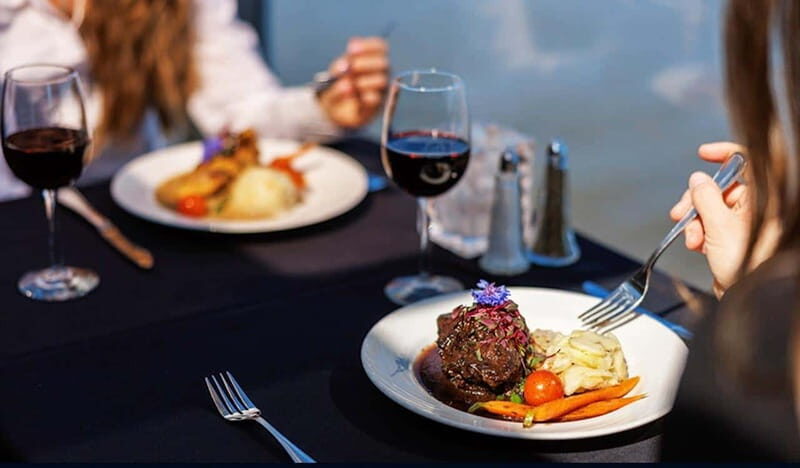 Montréal: 3 or 5-Course Dinner Cruise with DJ & Dancing - Key Points