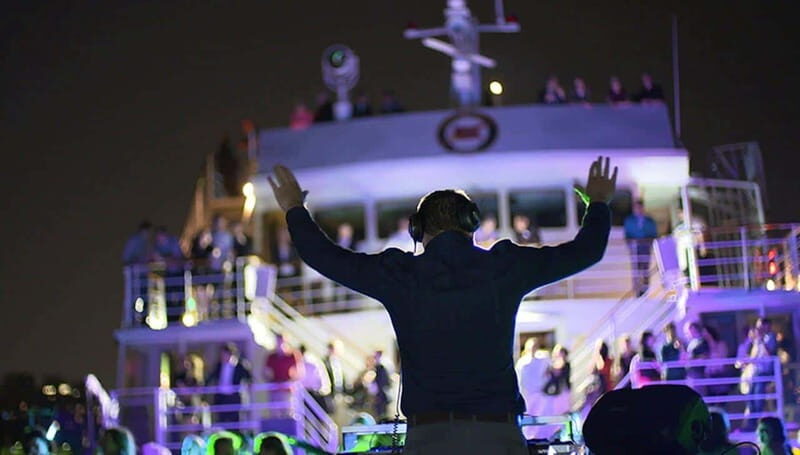 Montréal: 3 or 5-Course Dinner Cruise with DJ & Dancing - An In-Depth Look at the Montreal Dinner Cruise Experience
