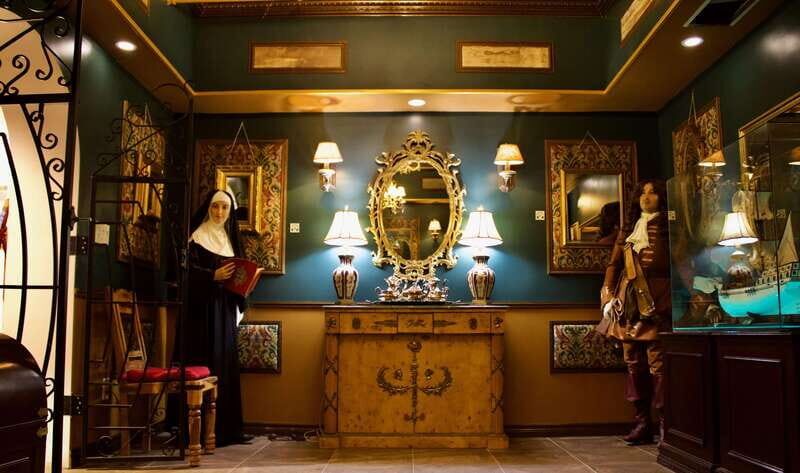 Montreal: Art Center and Museum Audio Guided Tour - Key Points