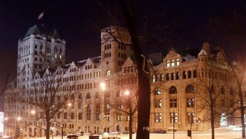 Montreal : Downtown & Underground Walking Tour with a Guide - Exploring Downtown Montreal and the Underground City