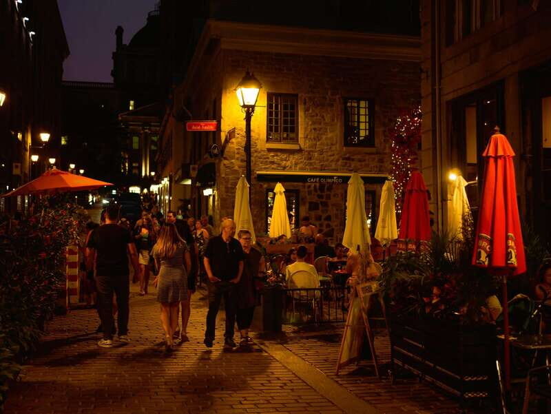 Montreal: Old Montreal at Twilight Walking Tour - The Experience in Context