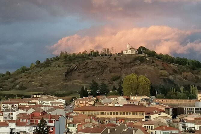 Montsacopa: An audio tour in the Volcano in the Centre of the City - Exploring Montsacopa: An Audio Tour of a Volcano in the Heart of Olot