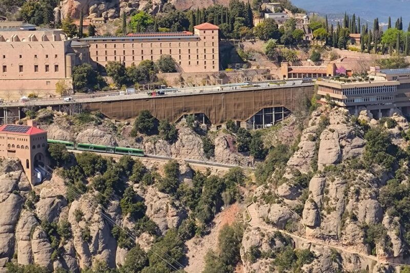 MONTSERRAT: TOUR IN ROMANIAN LANGUAGE - Exploring Montserrat: A Practical Review