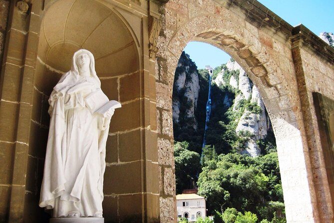 Montserrat Tour, Rack Railway, Basilica, Moreneta & Licor Tasting - Transportation & Group Size