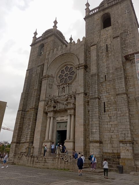 Monumental and historical Oporto with the Stock Exchange Palace - Frequently Asked Questions