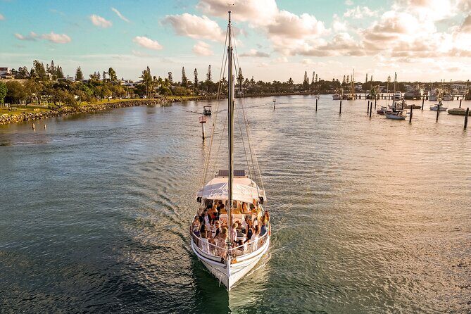 Mooloolaba Sunset Cruise with Live Music - Mooloolaba Sunset Cruise with Live Music: A Relaxing Coastal Escape